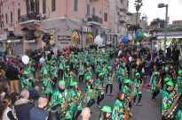 بالفيديو: جماهير غفيرة تشارك في الكرنفال والاستعراض الكشفي بمناسبة عيد الميلاد بيافا 